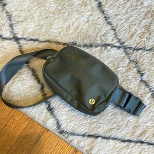 Lululemon everywhere belt bag. like new